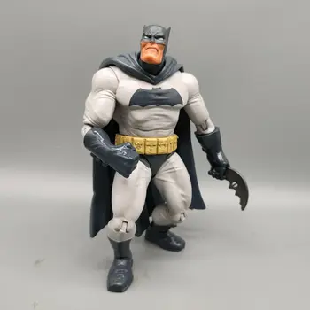 DCC Collectibles DarkKnight Bat-Hero 6